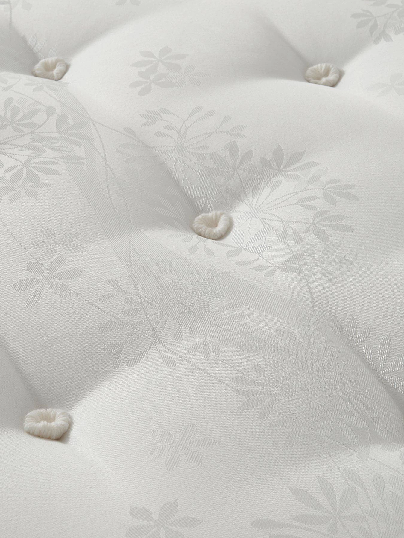 Silentnight Jasmine Luxury 2000 Pocket Mattress - Medium - Express Delivery 6 Silentnight Jasmine Luxury 2000 Pocket Mattress - Medium - Express Delivery - Image 4