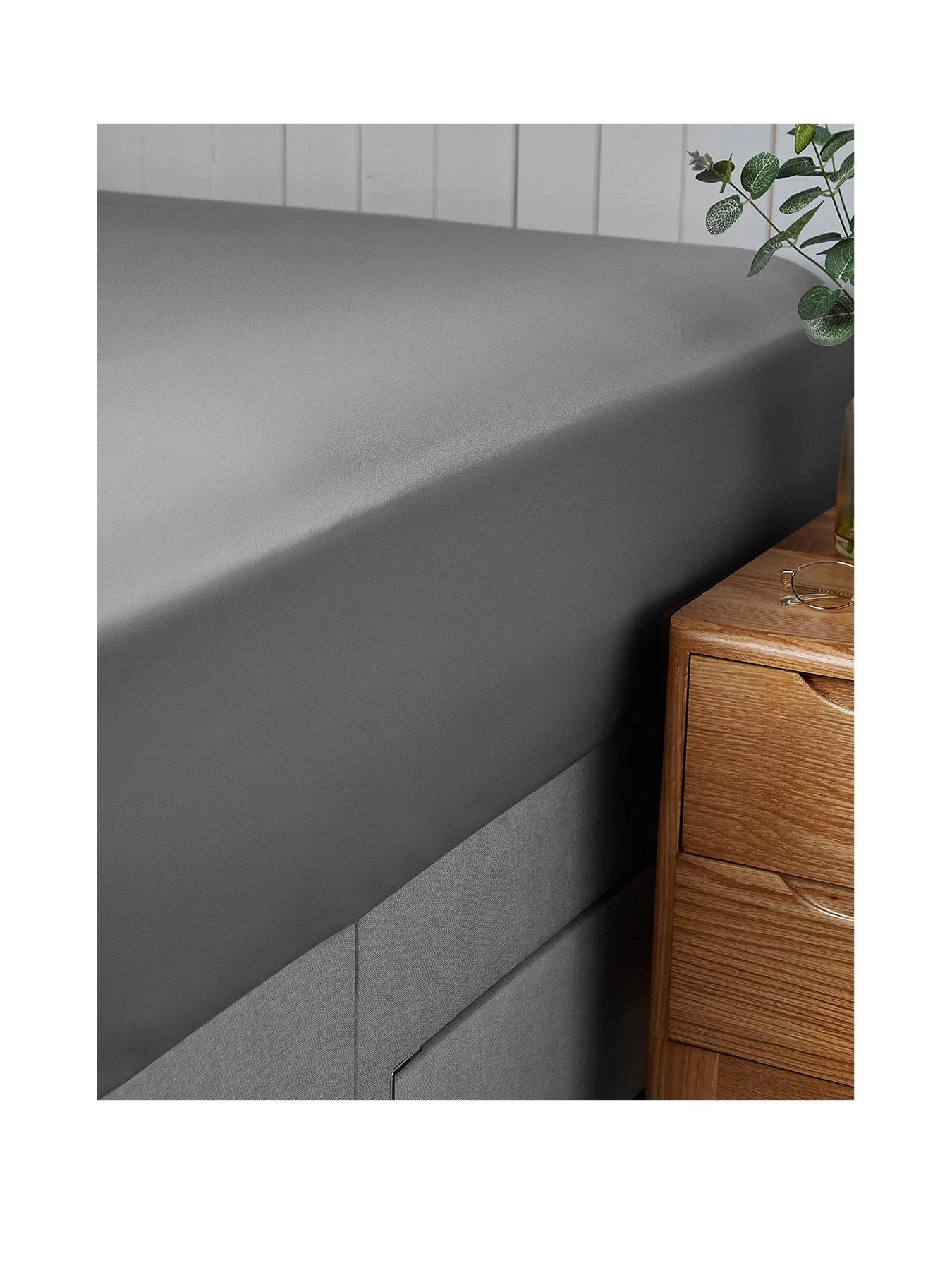 Silentnight Supersoft Fitted Sheet 28 cm - Charcoal 4 Silentnight Supersoft Fitted Sheet 28 cm - Charcoal - Image 2