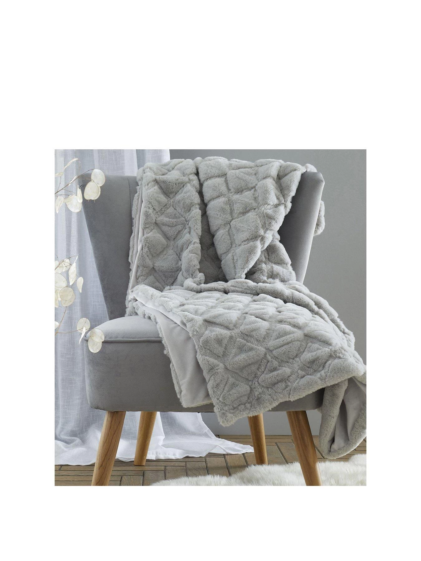 Catherine Lansfield Cosy Diamond Throw 3 Catherine Lansfield Cosy Diamond Throw