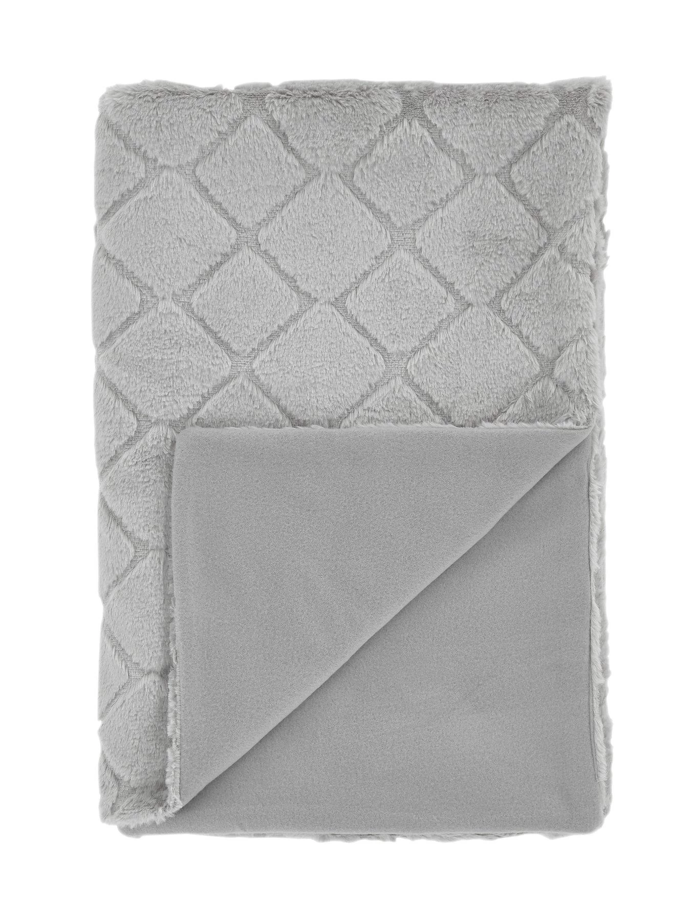 Catherine Lansfield Cosy Diamond Throw 4 Catherine Lansfield Cosy Diamond Throw - Image 2