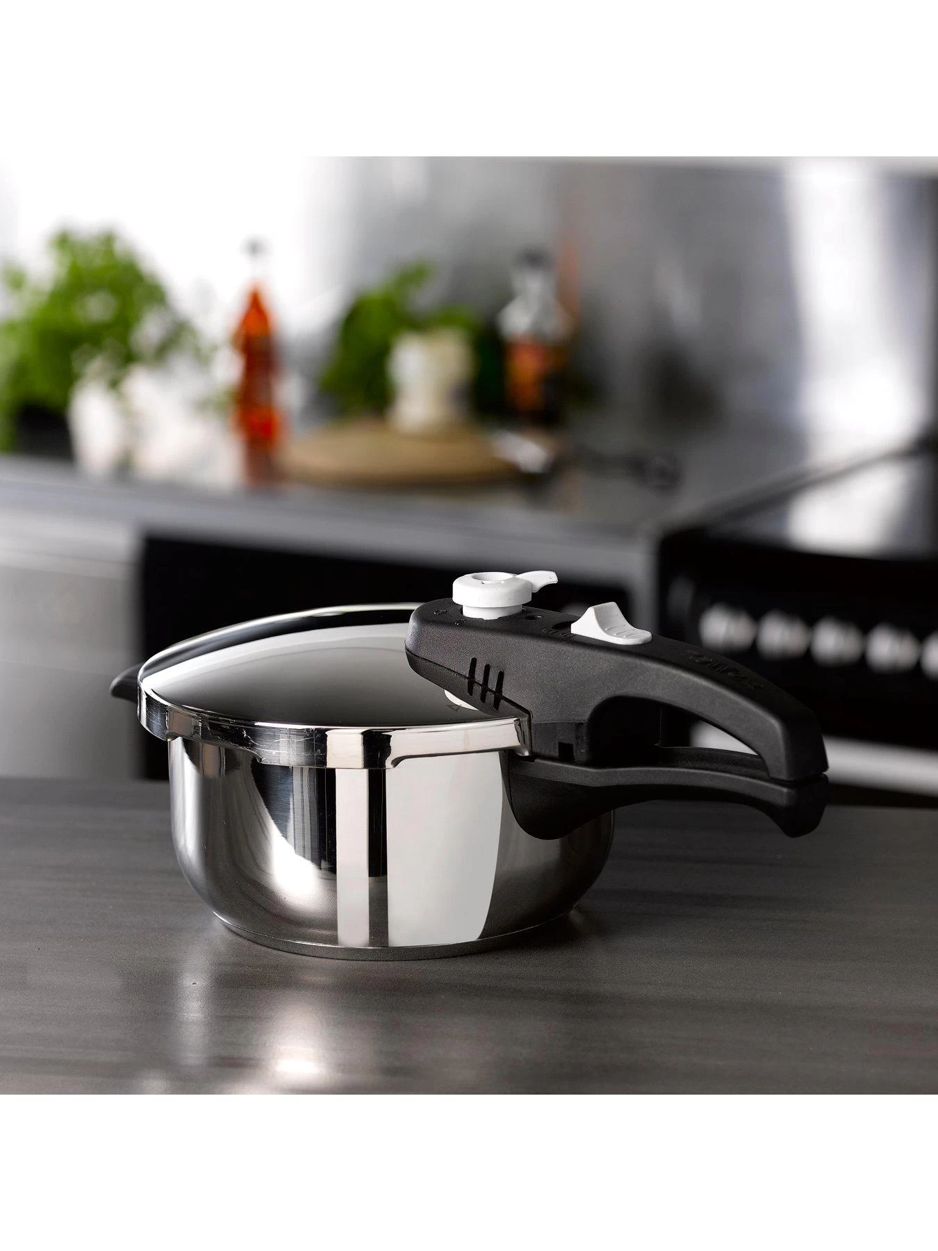 Tower 3-Litre Pressure Cooker 6 Tower 3-Litre Pressure Cooker - Image 4