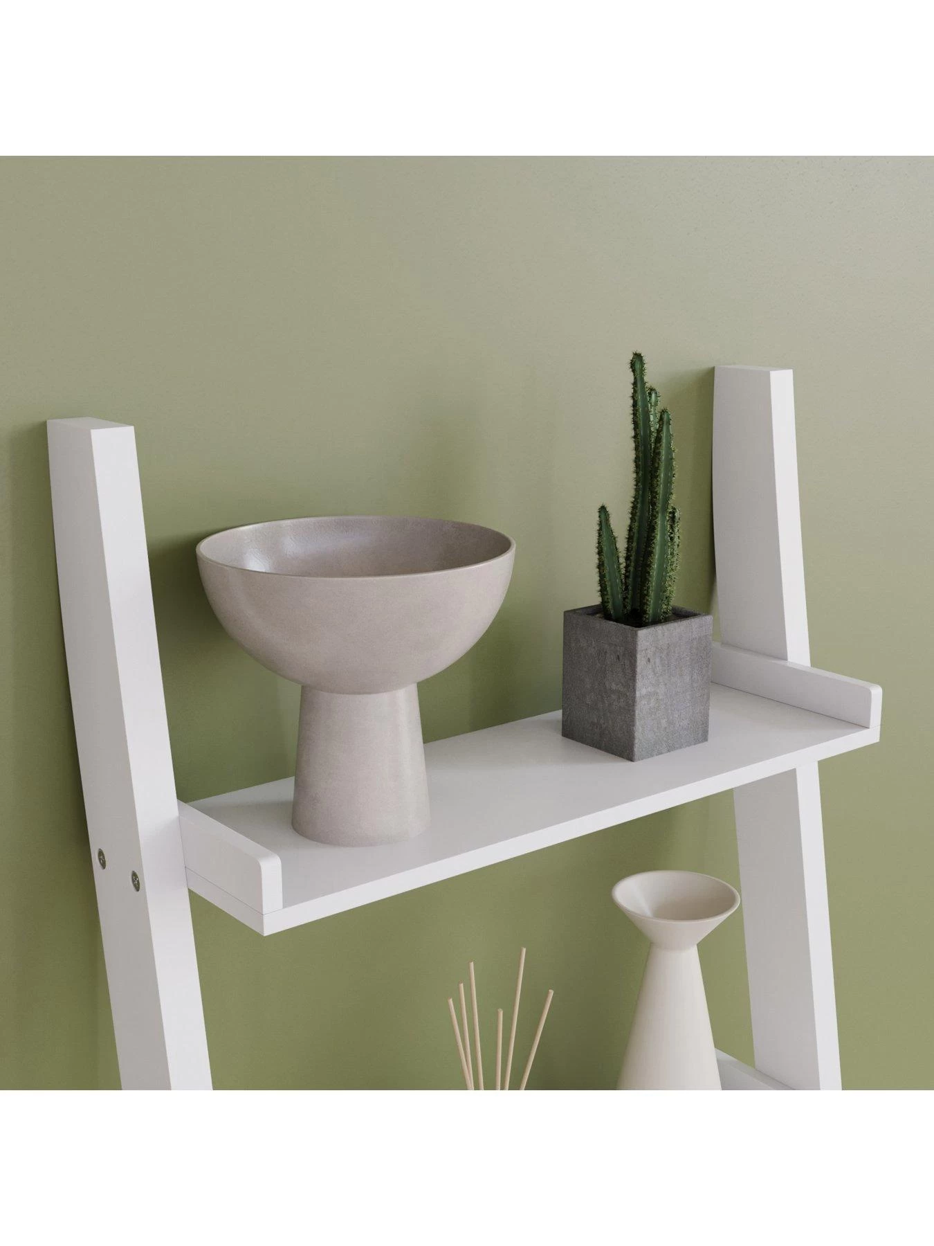 Vida Designs York 4 Tier Ladder Bookcase - White 6 Vida Designs York 4 Tier Ladder Bookcase - White - Image 4