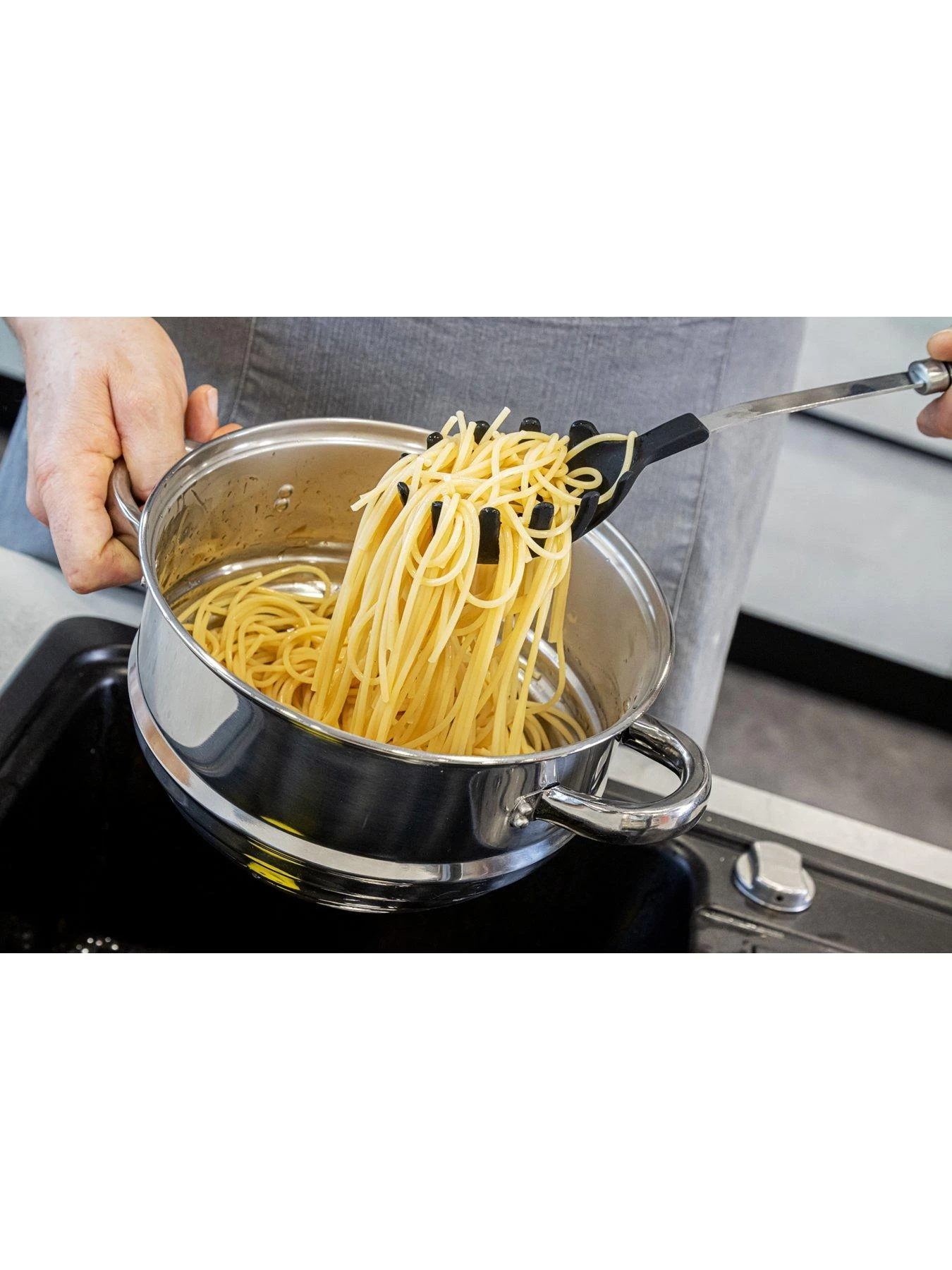 KitchenCraft Stainless Steel Universal Steamer Insert 4 KitchenCraft Stainless Steel Universal Steamer Insert - Image 2