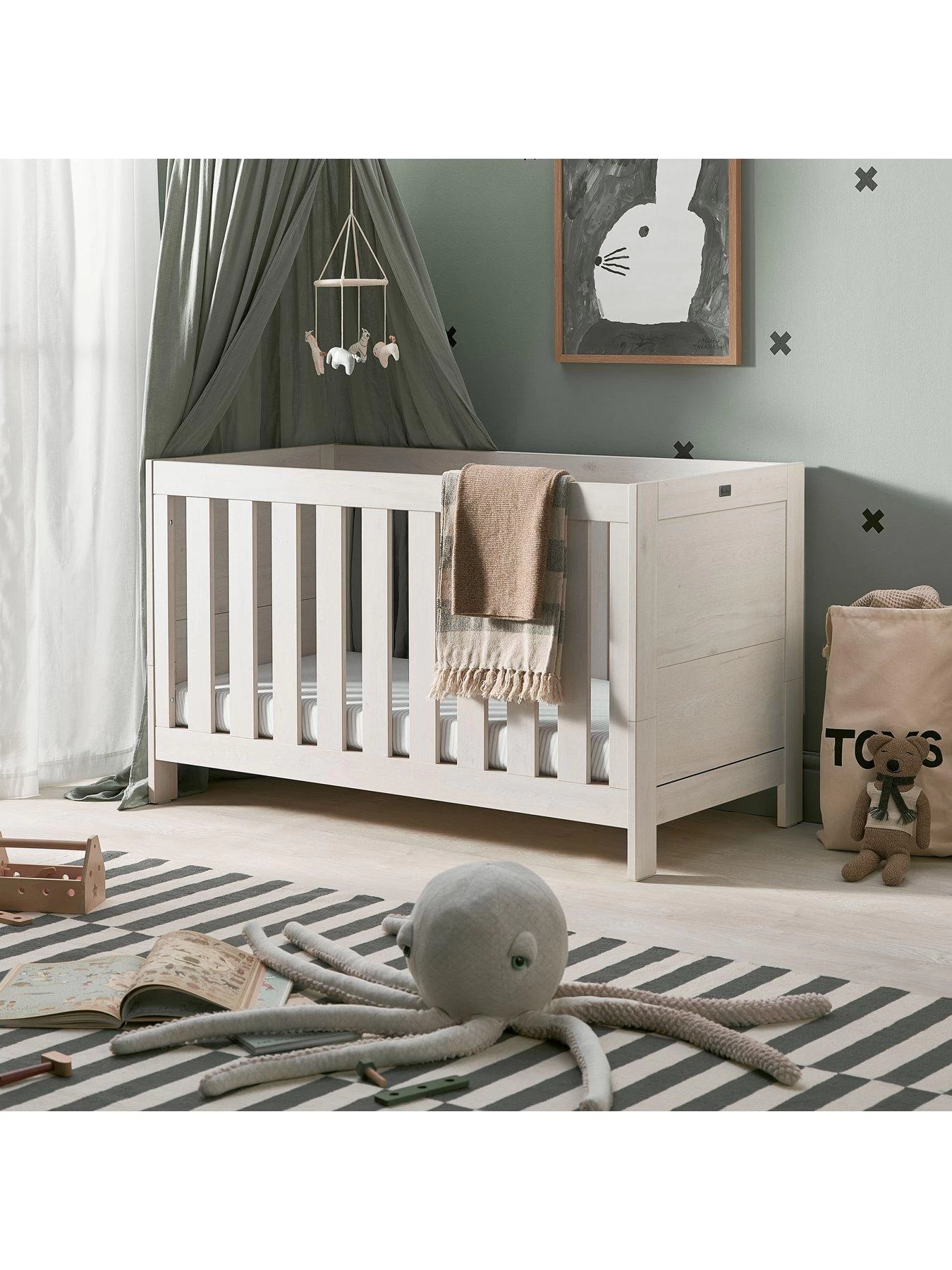 Silver Cross Alnmouth Oak 2 Piece Cot And Dresser Furniture Set 6 Silver Cross Alnmouth Oak 2 Piece Cot And Dresser Furniture Set - Image 4