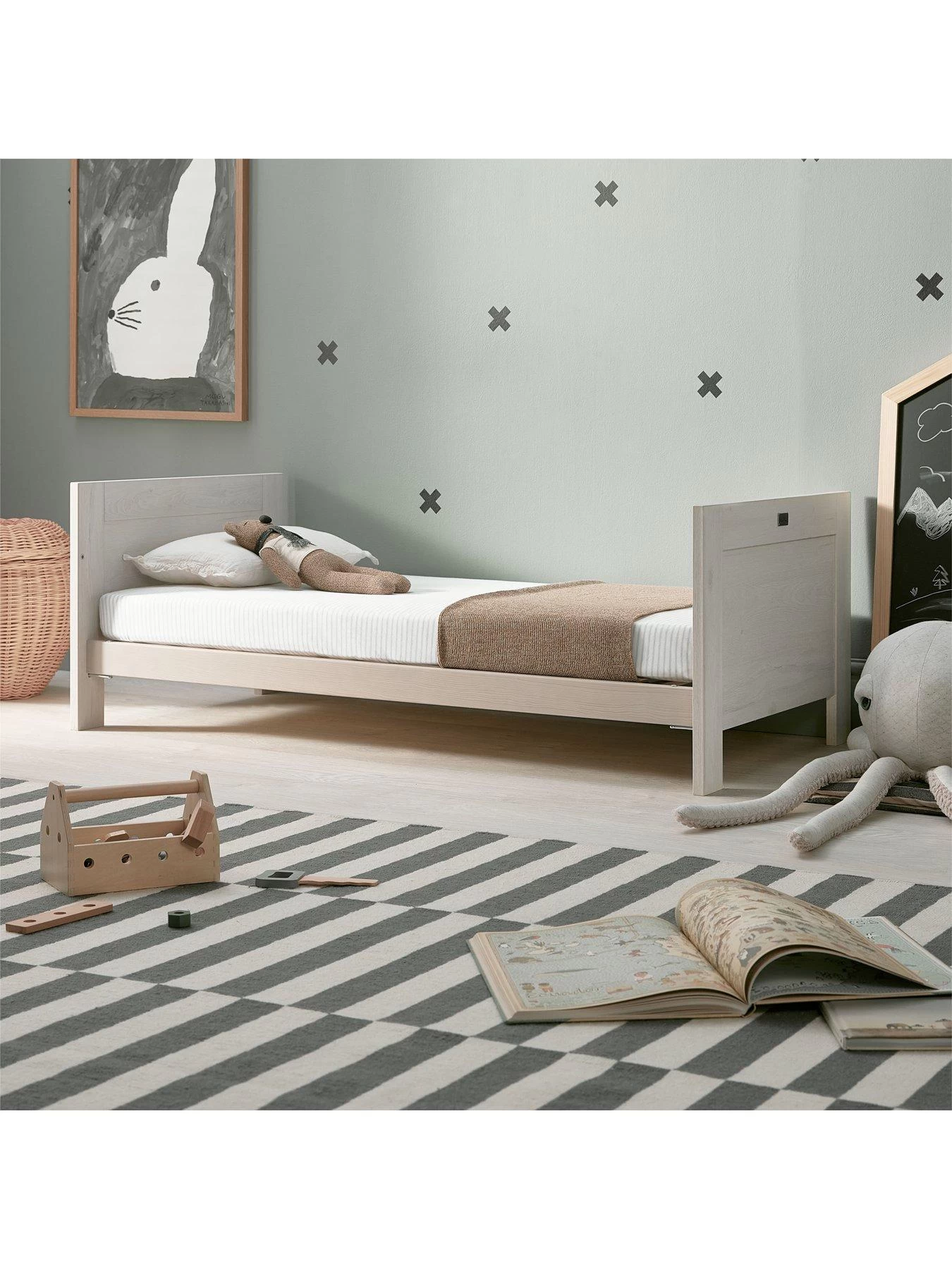 Silver Cross Alnmouth Oak 2 Piece Cot And Dresser Furniture Set 9 Silver Cross Alnmouth Oak 2 Piece Cot And Dresser Furniture Set - Image 7