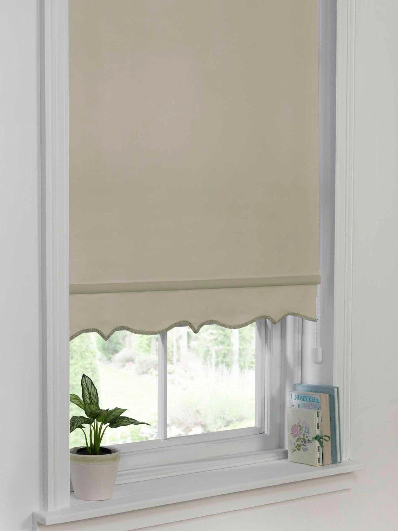 Everyday Plain Scalloped Roller Blind 3 Everyday Plain Scalloped Roller Blind