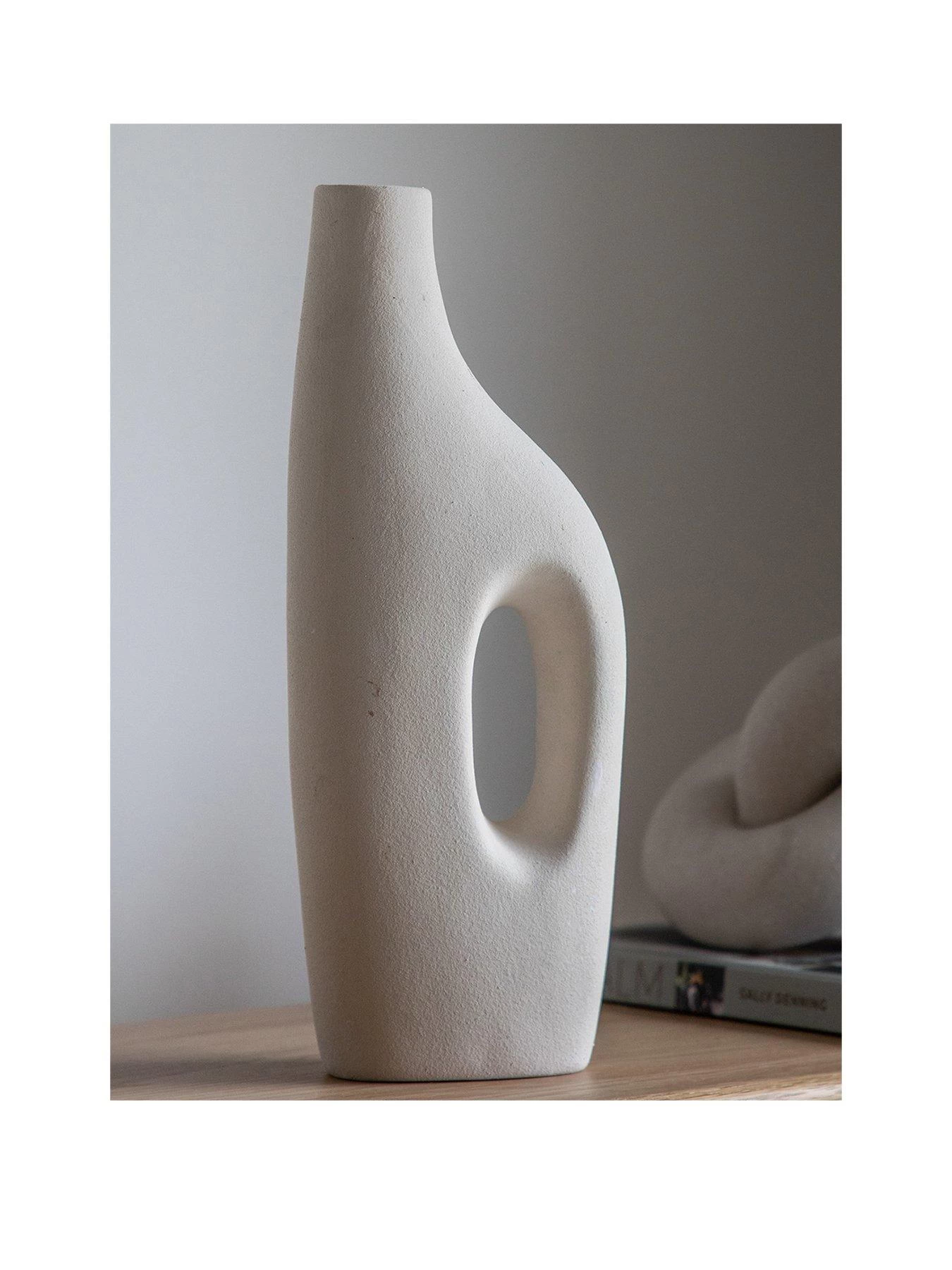 Gallery Gelora Vase - White 3 Gallery Gelora Vase - White