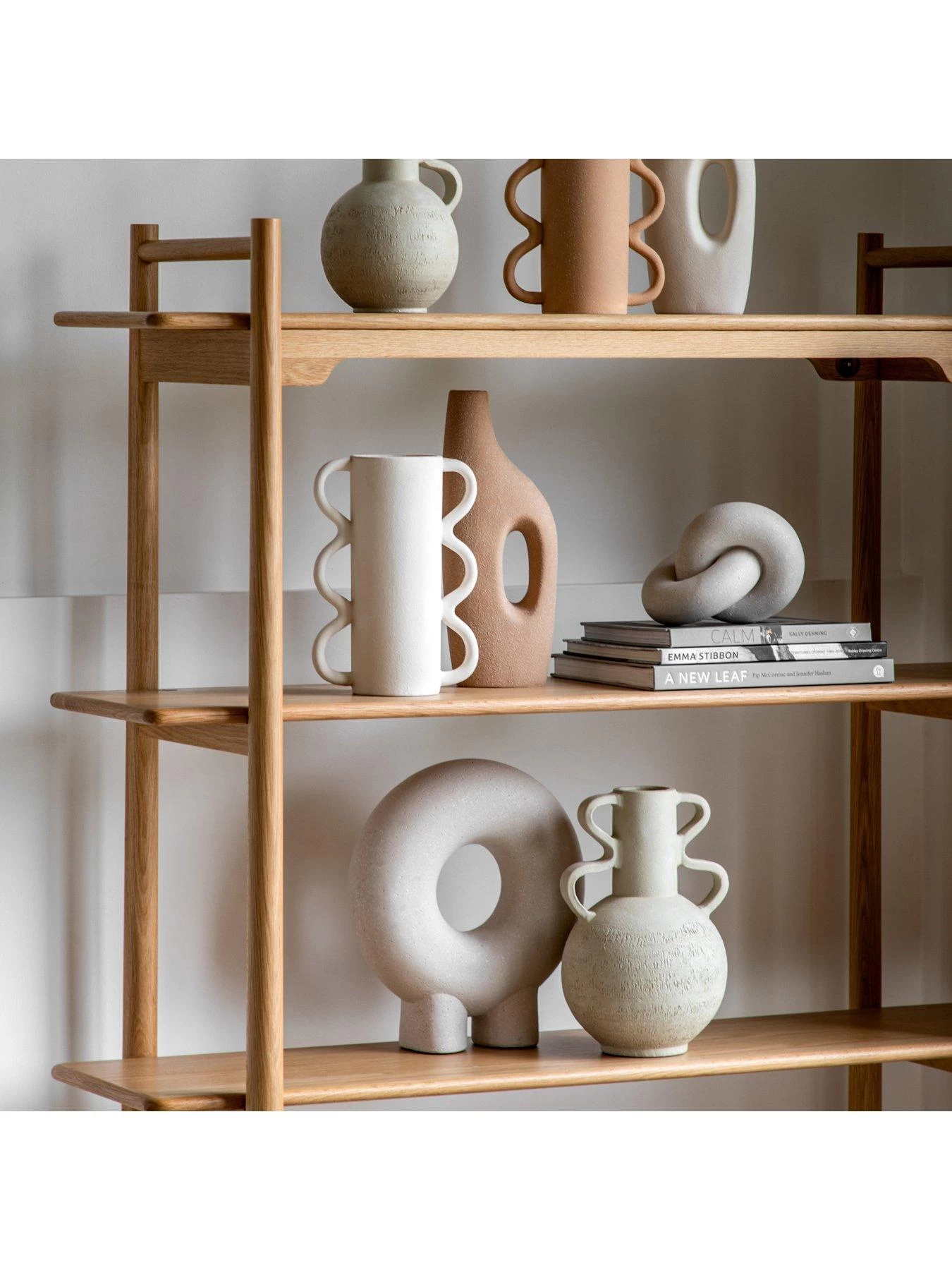 Gallery Gelora Vase - White 4 Gallery Gelora Vase - White - Image 2