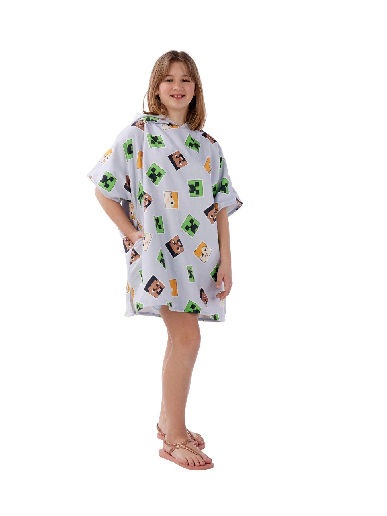 Minecraft Hooded Towel Medium 6 Minecraft Hooded Towel Medium - Image 4