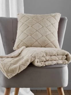Catherine Lansfield Cosy Diamond Soft Throw - Natural 10 Catherine Lansfield Cosy Diamond Soft Throw - Natural -Home Comprehensive VMROE SQ4 0000000003 NATURAL SLd