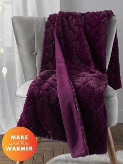Catherine Lansfield Cosy Diamond Soft Throw - Plum