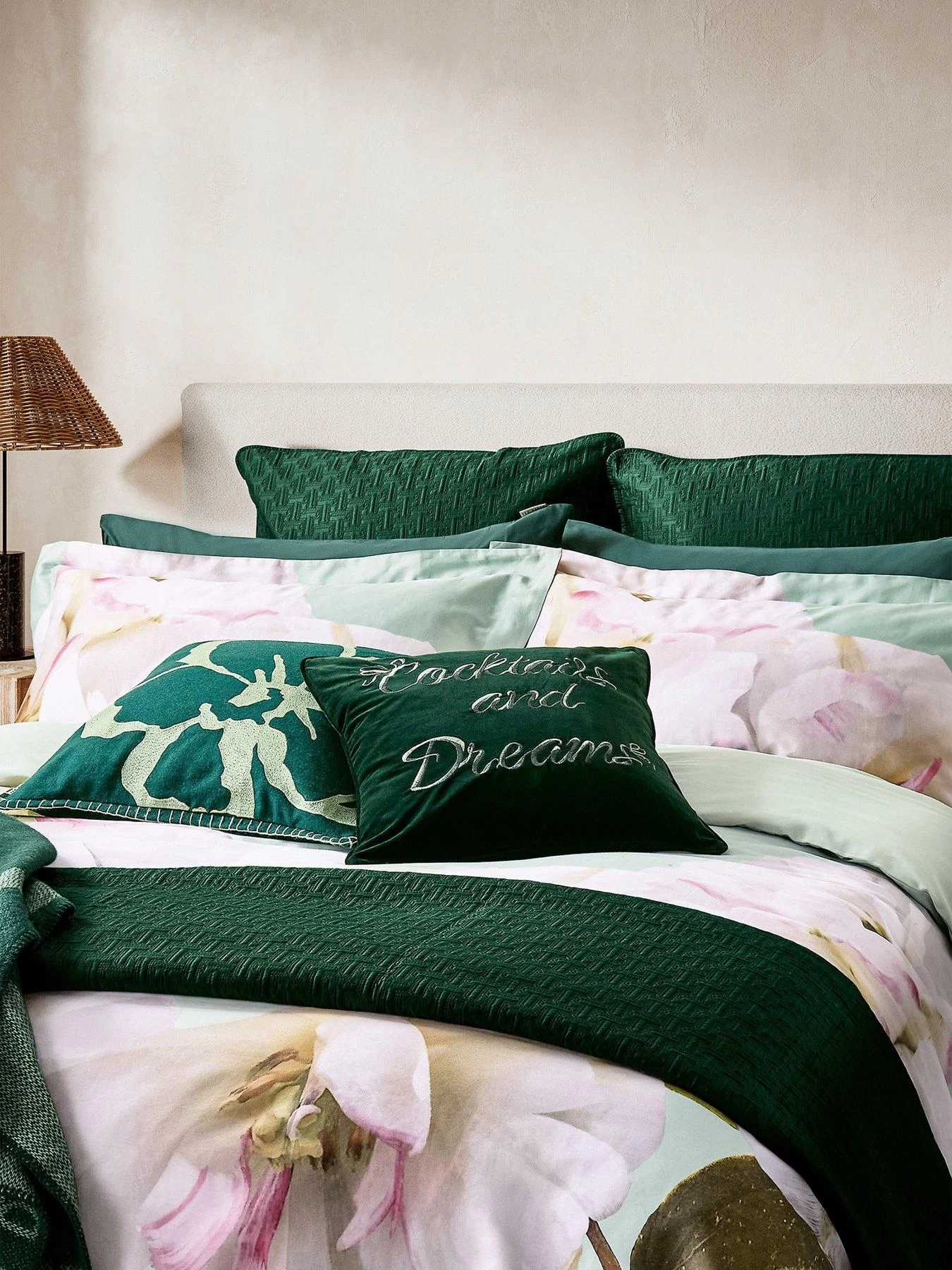 Ted Baker Gardenia 100% Cotton Sateen Duvet Cover Set 5 Ted Baker Gardenia 100% Cotton Sateen Duvet Cover Set - Image 3