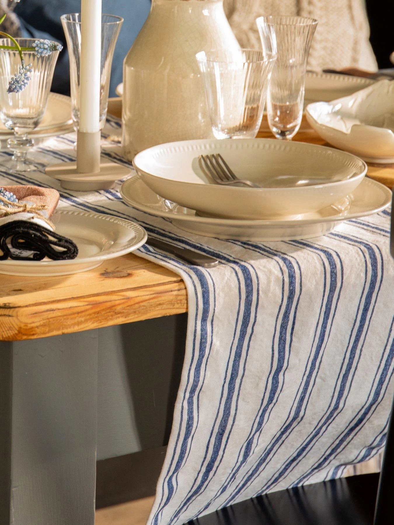 Mikasa Mk Cotton Linen Table Runner Navy Stripe 6 Mikasa Mk Cotton Linen Table Runner Navy Stripe - Image 4